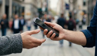 Pożyczył telefon nieznajomemu. Na drugi dzień ujrzał dziwny komunikat