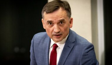 "Pojawia się pytanie". Prezes Iustitii reaguje na decyzję sądu w sprawie Zbigniewa Ziobry - Onet