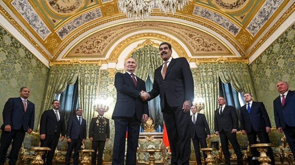 Władimir Putin spotyka się z prezydentem Wenezueli Nicolásem Maduro w Moskwie, 7 maja 2025 r. Zdjęcie: Siergiej Bobylow / Host photo-RIA Novosti / Pool / Anadolu via Getty Images