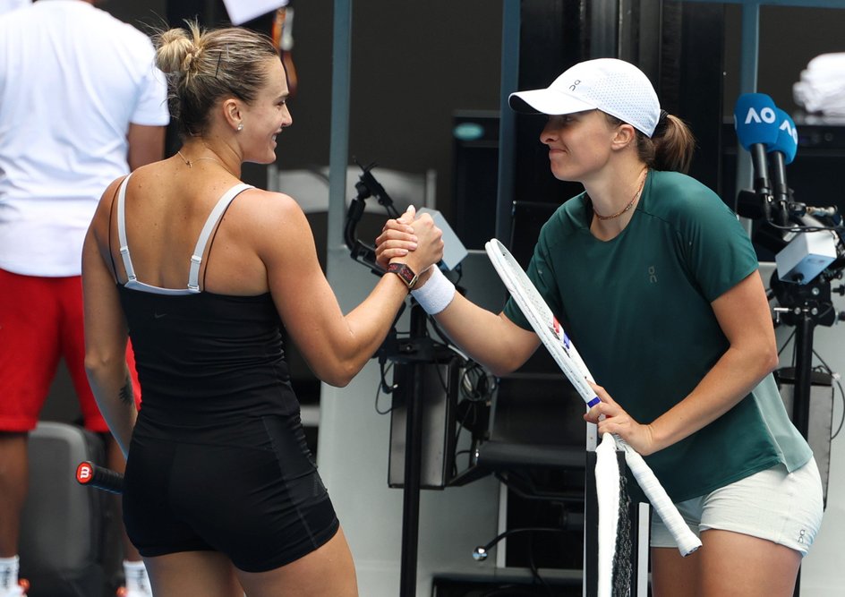 Aryna Sabalenka i Iga Świątek na treningu przed Australian Open