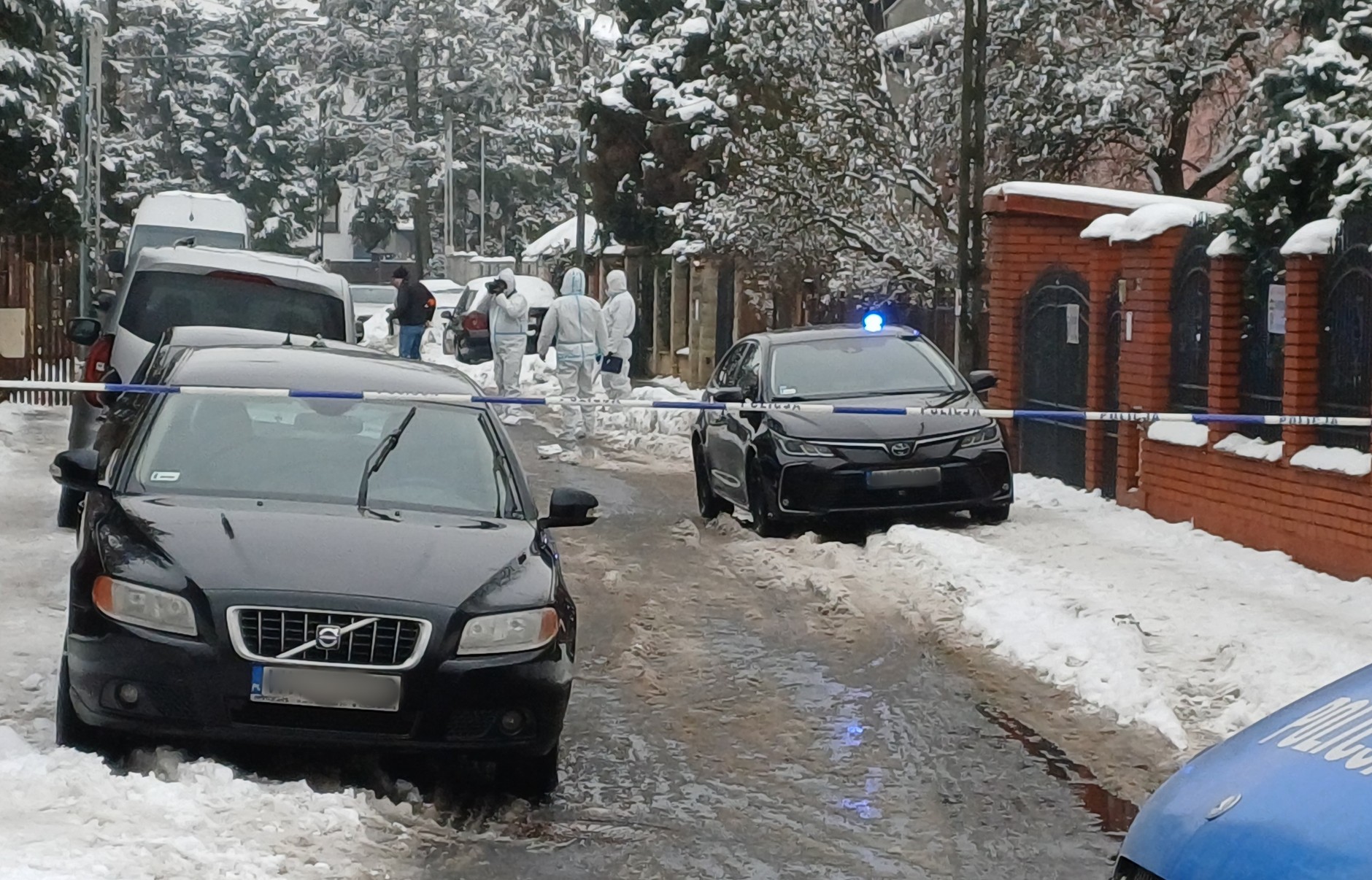 Na miejscu zdarzenia na Targówku trwały dziś oględziny i inne policyjne czynności