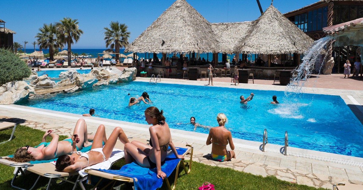 Straszna śmierć matki i jej 11-letniego syna. Zostali porażeni prądem w basenie