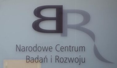 Afera w NCBiR warta miliony złotych. Prokuratura: Na ławie oskarżonych zasiądą 33 osoby