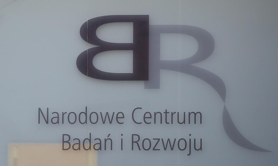 Afera w NCBiR warta miliony złotych. Prokuratura: Na ławie oskarżonych zasiądą 33 osoby