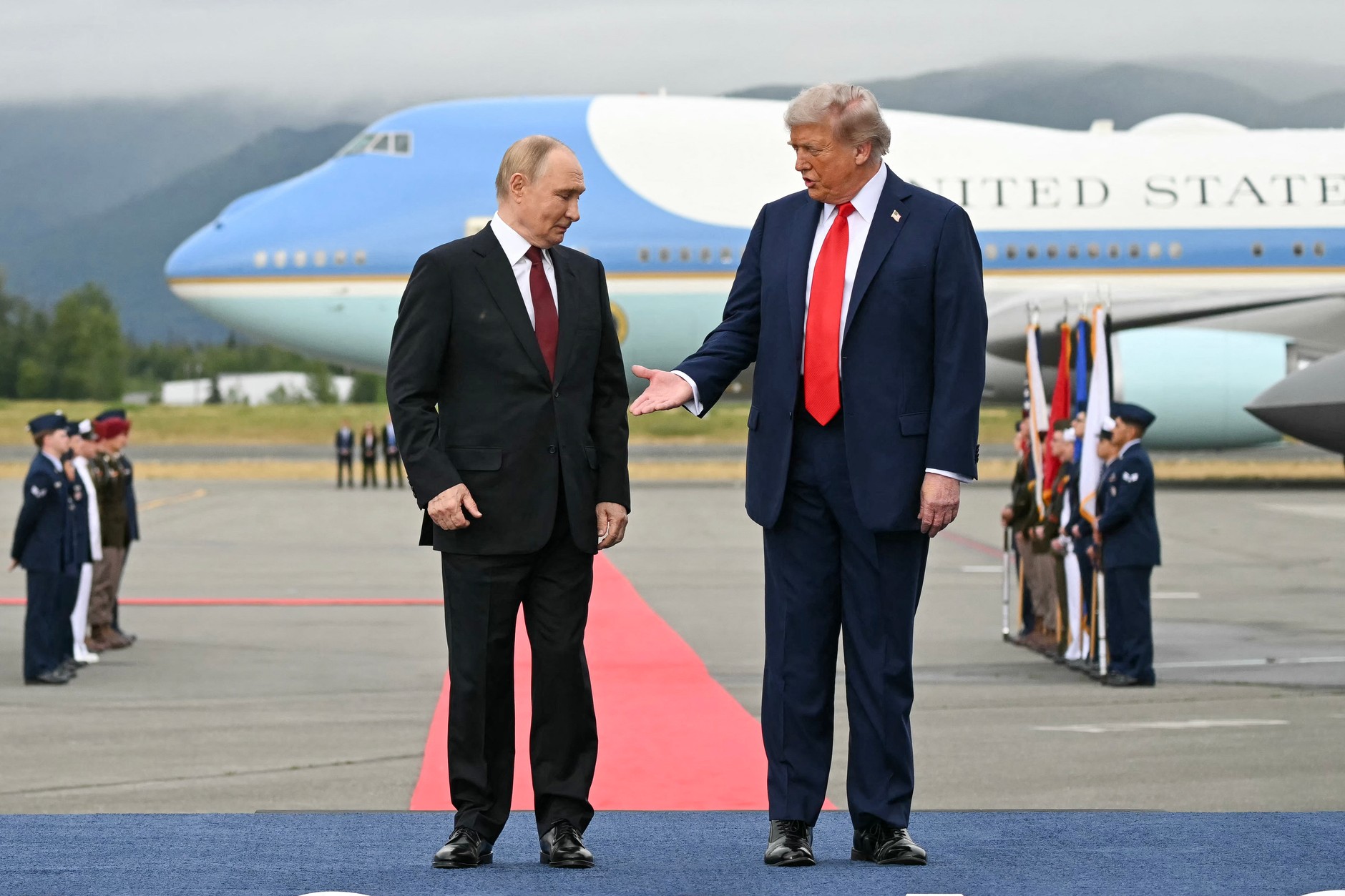 Prezydent Rosji Władimir Putin i prezydent USA Donald Trump, Anchorage, 15 sierpnia 2025 r.