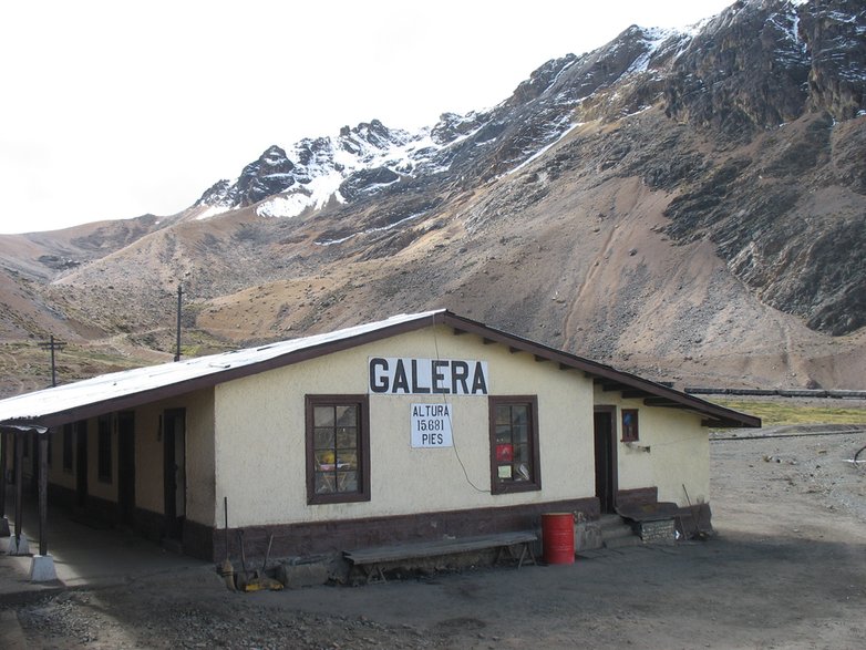 Galera - najwyżej położona stacja na trasie kolei Transandyjskiej (4781 m npm)