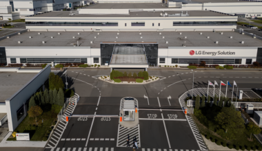 Koniec snu o elektrykach? LG notuje straty i koryguje kurs w polskim zakładzie