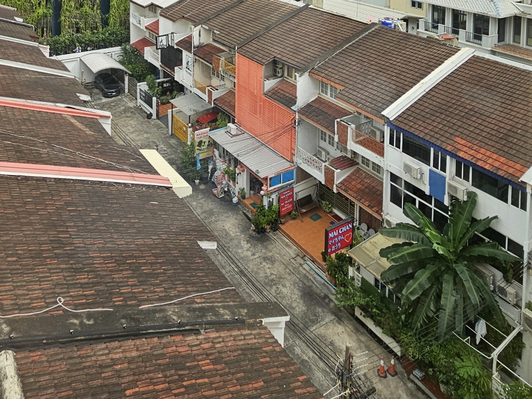 Salony masażu na zapleczu Sukhumvit Rd