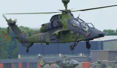 Śmigłowiec Bundeswehry w bazie lotniczej