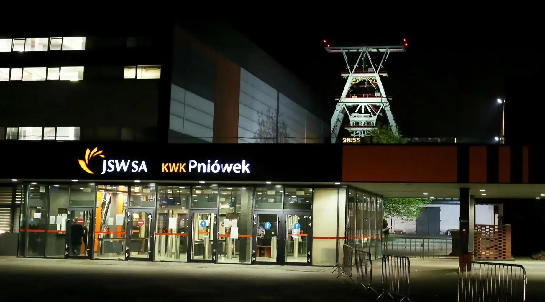 Wejście na teren kopalni Jastrzębskiej Spółki Węglowej Pniówek w Pawłowicac