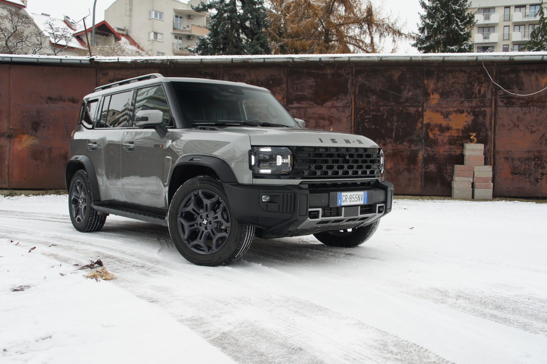 ICH-X K3, chińsko-włoski Defender rejestrowany dzięki homologacji typu UE w małych seriach