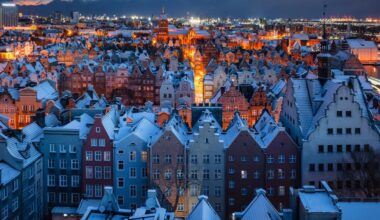 Sprzedaż mieszkań rośnie, ale oferta wciąż puchnie. „Bez obniżek stóp, deweloperzy będą zmuszeni obniżać ceny”