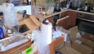 8 tys. zamówień i 3,5 mln zł obrotu. 58-latek w mieszkaniu w Olsztynie produkował leki na potęgę