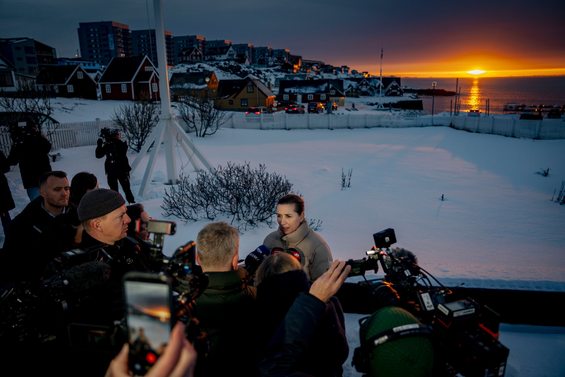 Premier Danii Mette Frederiksen podczas piątkowej wizyty w Nuuk na Grenlandii, 23 stycznia 2026 r.