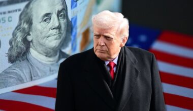 Donald Trump, w tle amerykański dolar