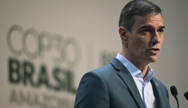 Szczyt "koalicji chętnych" w Paryżu. Hiszpania otwarta na wysłanie wojsk - Onet