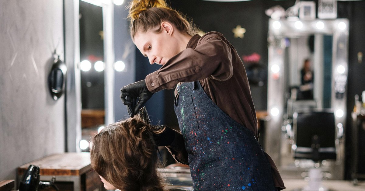 Salony fryzjerskie oczami fryzjerki. "Nie mogę sobie na to pozwolić"