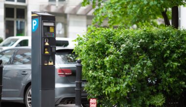 To już koniec z darmowym parkowaniem w weekendy? Miasta chętnie sięgają po nowe narzędzie