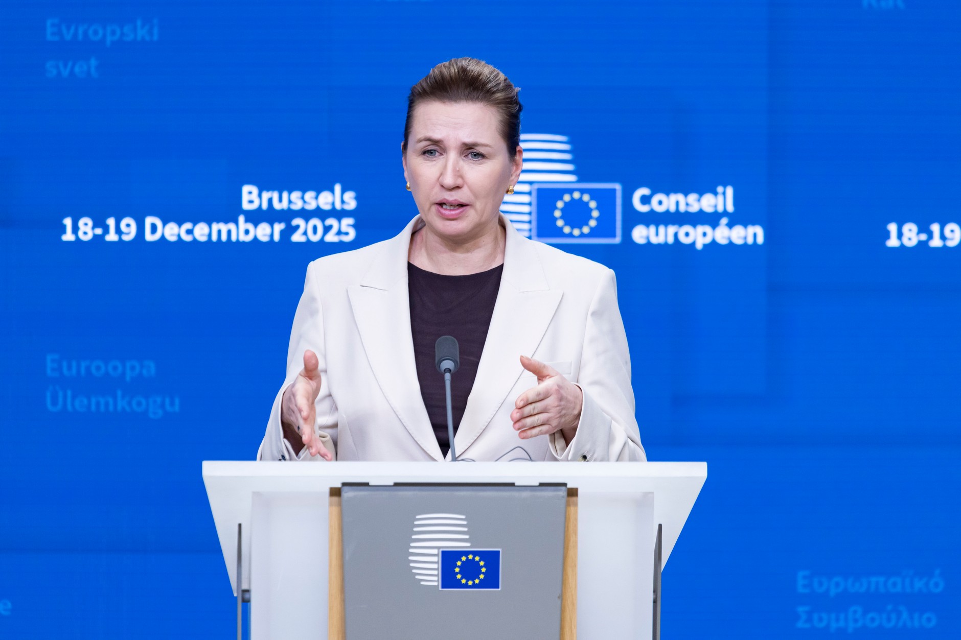 Premier Danii Mette Frederiksen w Brukseli, 19 grudnia 2025 r.