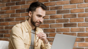 Nawet 32 tys. zł miesięcznie - te umiejętności otwierają drzwi do dużych zarobków