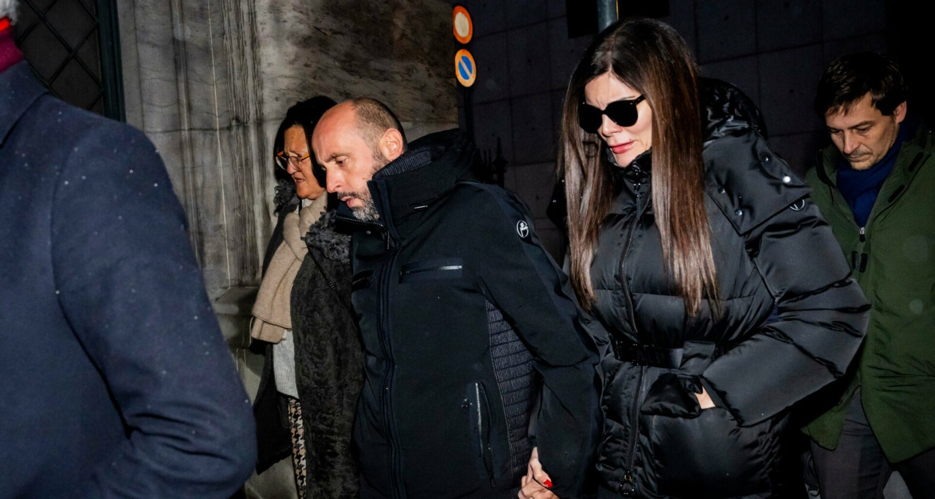 Właściciele baru "Le Constellation" udali się na przesłuchanie do prokuratury stanu Valais w Sion w Szwajcarii, 9.01.2026 r.