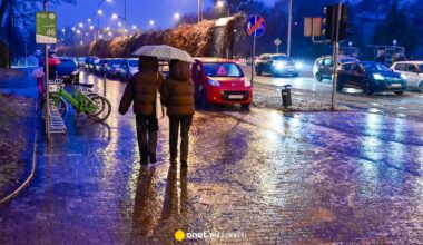 Marznące opady paraliżują część Polski. Setki szkół odwołuje zajęcia