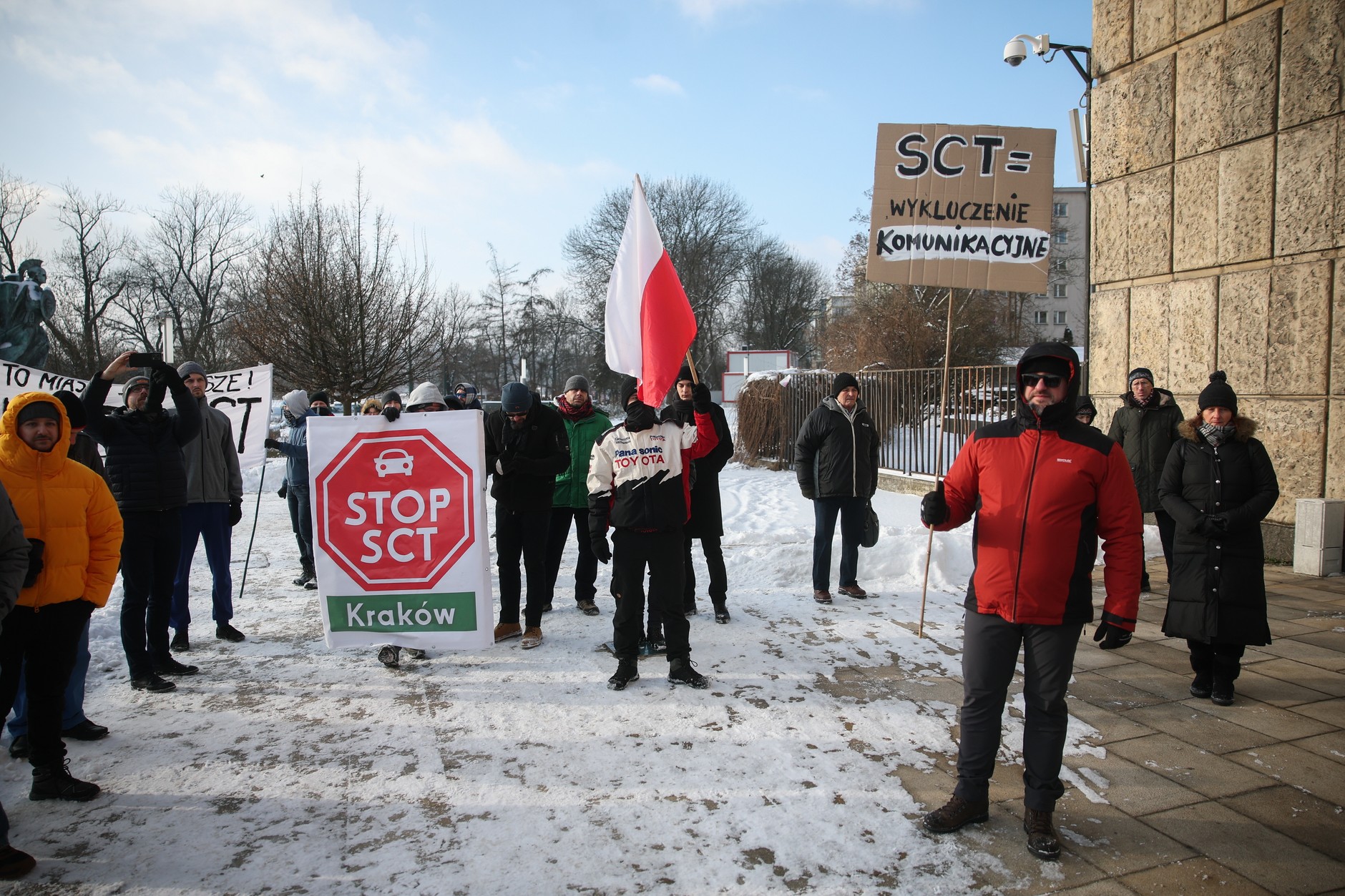 Protest przeciwko SCT przed Muzeum Narodowym w Krakowie