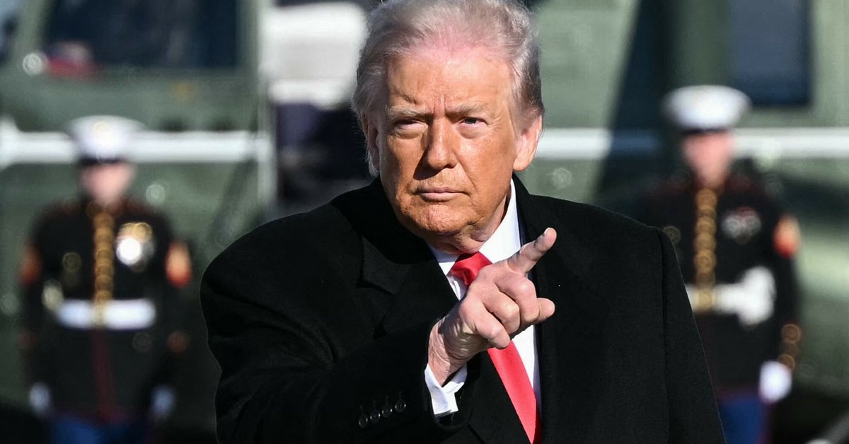 Donald Trump pokazał środkowy palec pracownikowi. Biały Dom reaguje - Onet