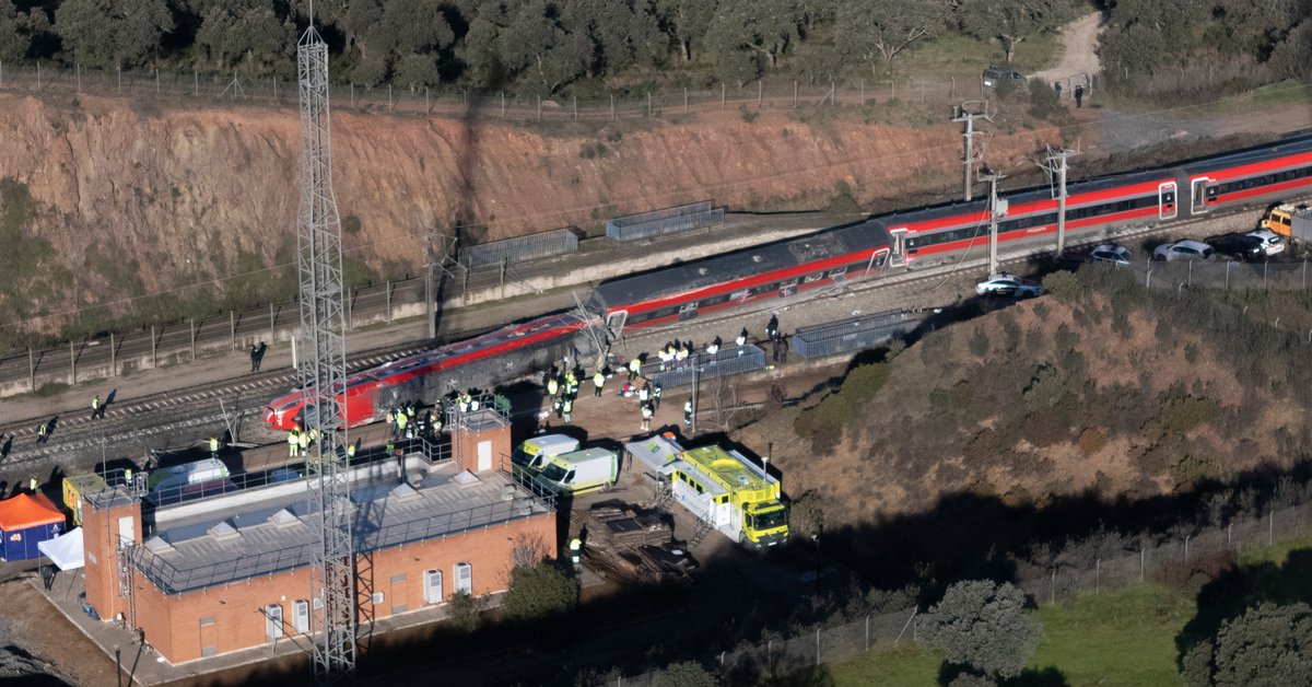 epa12661542 - SPAIN TRAIN DERAILMENT (Several killed in train derailment in Cordoba, Spain)