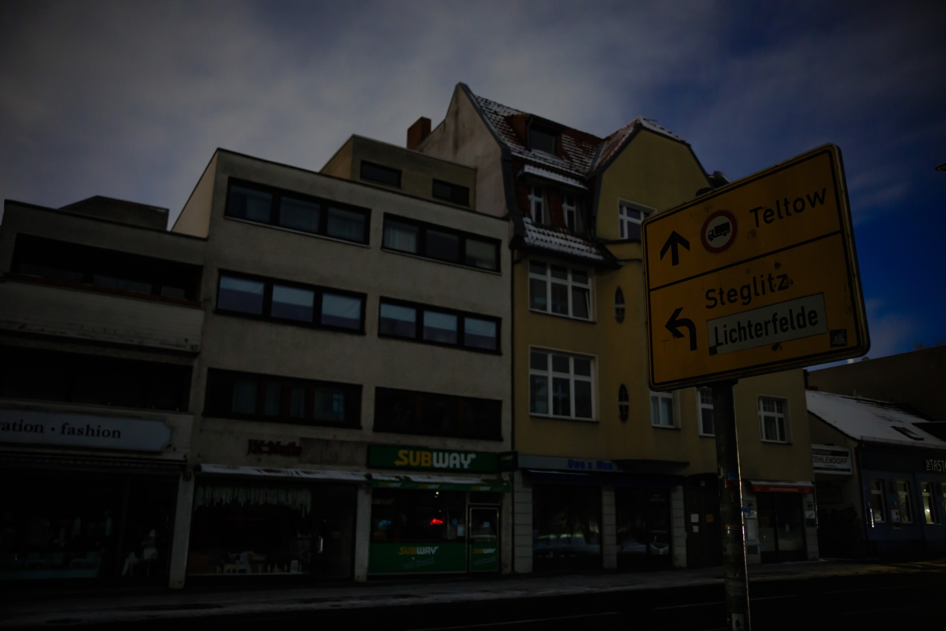 Ciemne ulice Berlina w ostatnich dniach