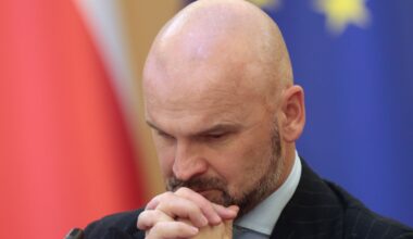 Rafał Brzoska ma nad czym dumać. Gdyby sprzedał Inpost, mógłby kupić Pocztę