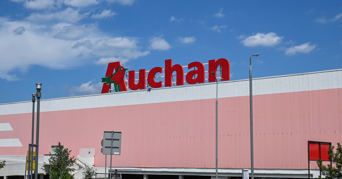Auchan sprzedaje sklepy w Polsce. Węgrzy na zakupach