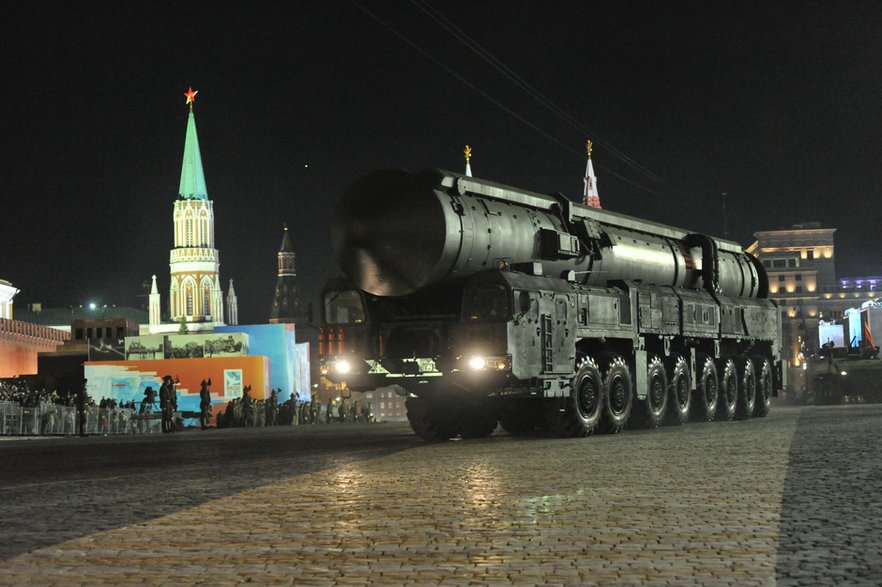 Międzykontynentalny pocisk balistyczny na platformie w Moskwie