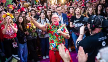 34 Finał WOŚP Mery Spolsky dała na aukcję dwumetrowy pluszowy klapek Kubota