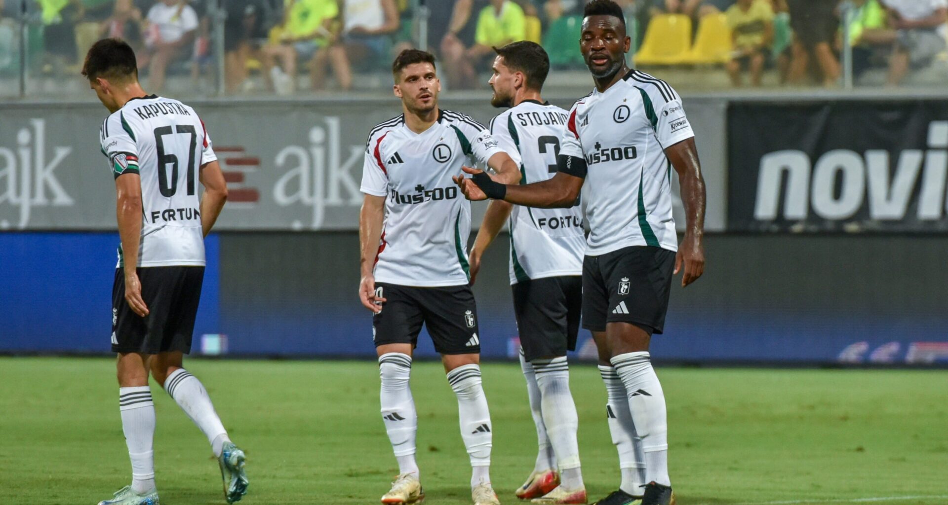 Kolejni dwa piłkarze na wylocie z Legii. Papszun skreśla dalej