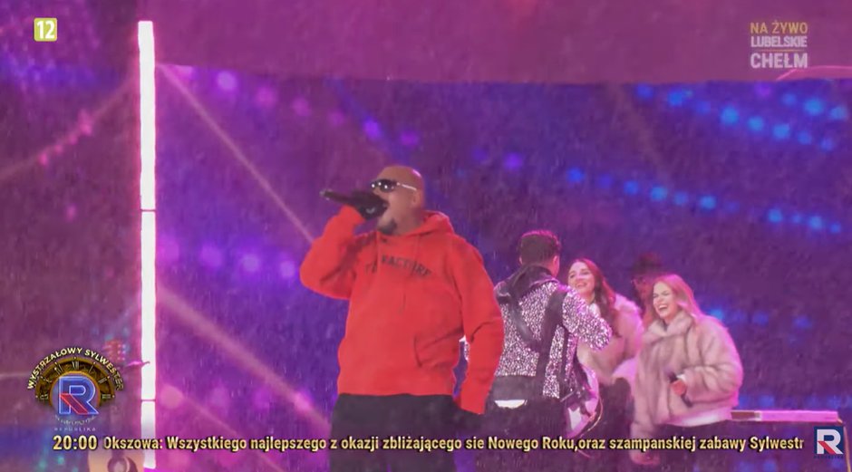 W czasie emisji noworocznego orędzia prezydenta Karola Nawrockiego na innych antenach, TV Republika kontynuowała koncert sylwestrowy. Na scenie występował wówczas zespół Fun Factory
