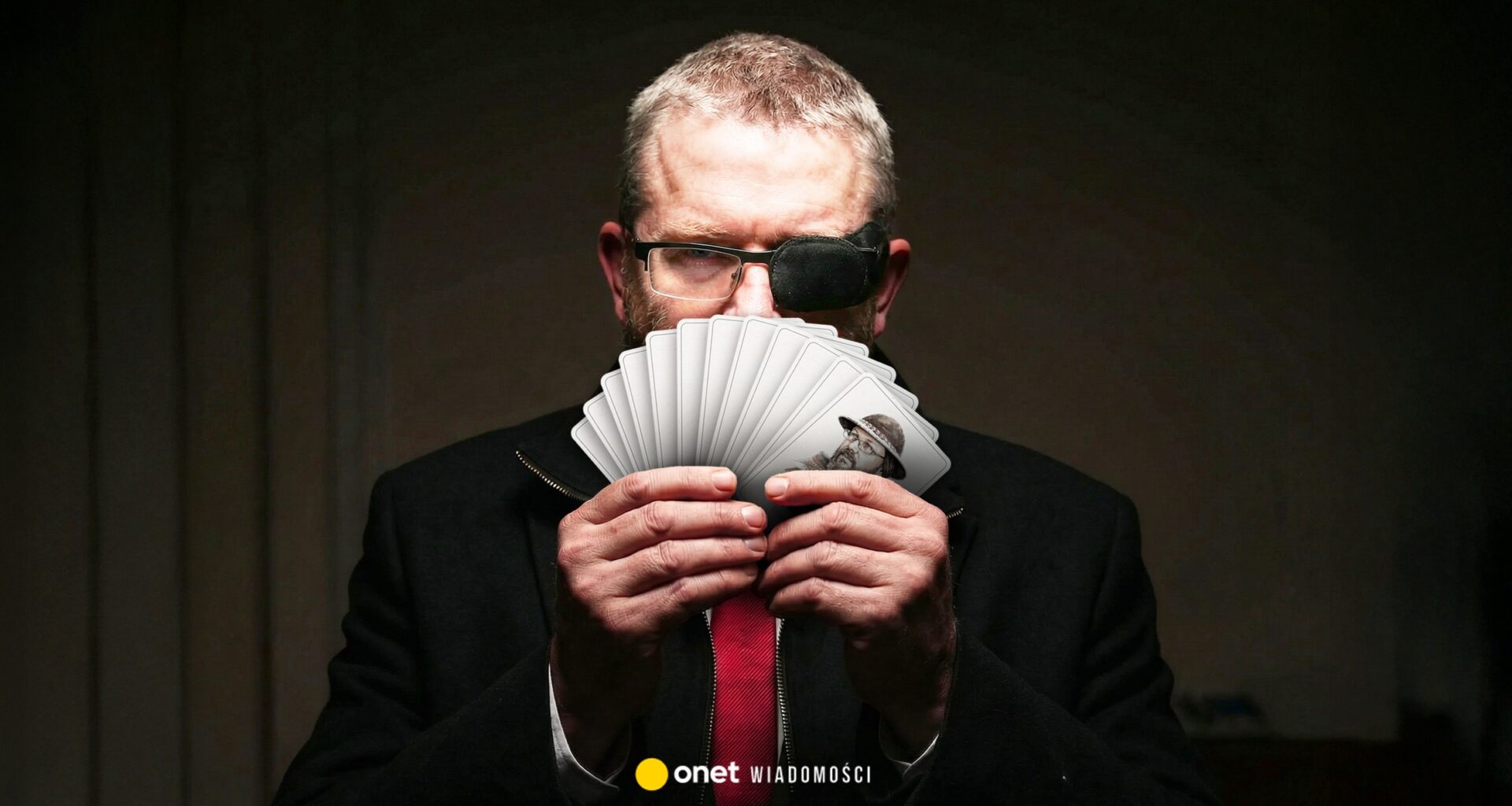 Odkrywamy karty Grzegorza Brauna. Szara eminencja, "ochroniarz Putina" i "koń trojański"