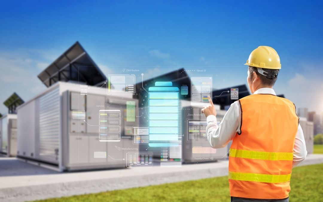 Magazyny energii przestały być technologiczną ciekawostką, a zaczęły realnie wpływać na decyzje inwestycyjne i układ sił na rynku energii w Polsce. Szybkie tempo rozwoju, nowe źródła przychodów i ogromne zainteresowanie programami wsparcia pokazują, że to segment, który właśnie wchodzi w fazę dynamicznego wzrostu. Jesteśmy świadkami boomu na magazyny energii.