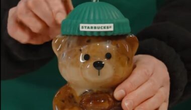 Znana sieć kawiarni wypuściła limitowane kubki w kształcie misia. Klienci czekali na nie od 7:00 rano. "Już latają na vinted po 200/300 złotych"