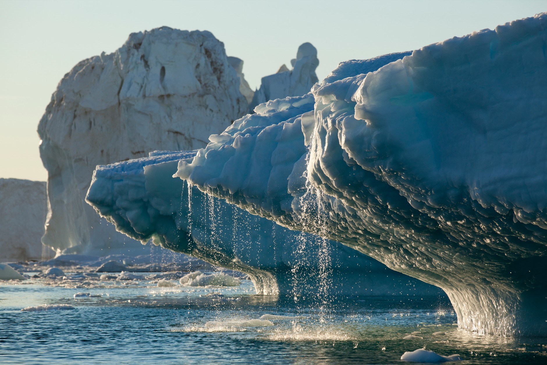 Topniejące góry lodowe z lodowca Jakobshavn, Ilulissat, Grenlandia