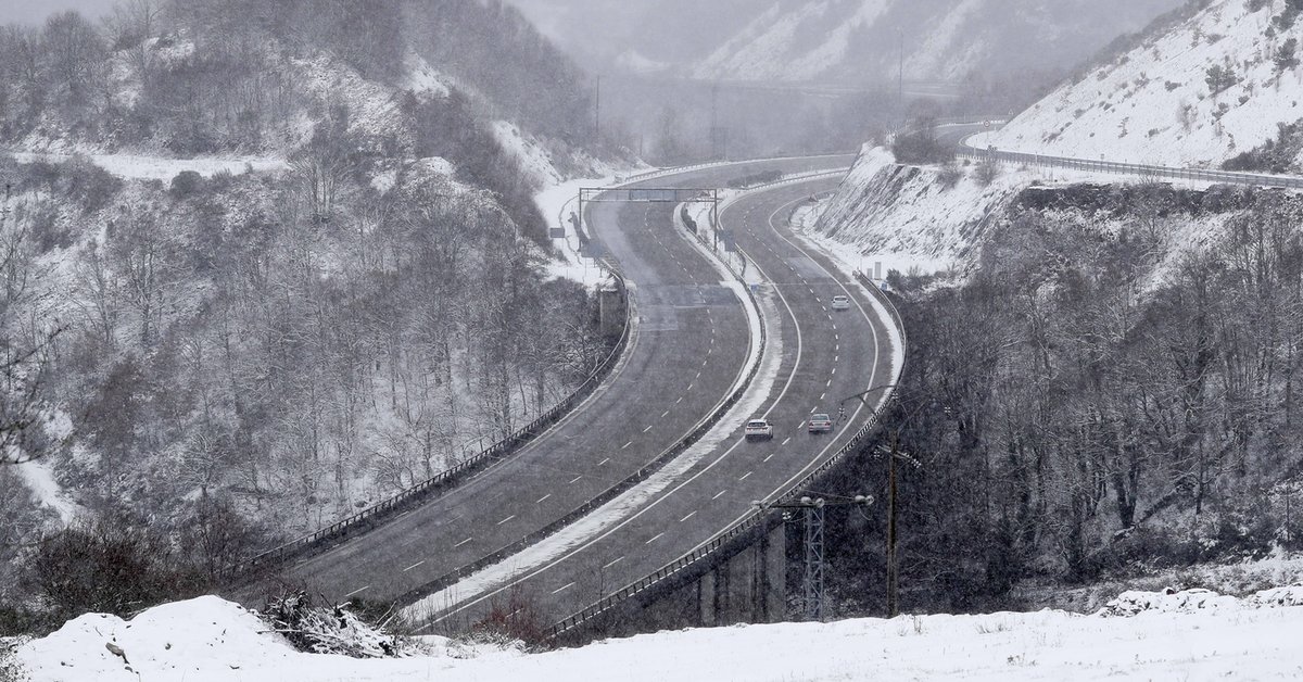 Paraliż drogowy w Hiszpanii. Meteorolodzy wydali czerwone ostrzeżenia - Onet