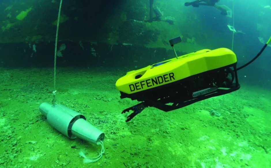 Poszukiwania MH370. Screen z filmu "Le navire a t'il trouvé quelque chose?"