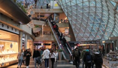 Sklepy otwarte w Trzech Króli 06.01.2026. Zakupy w Lidlu, Biedronce, galerii handlowej czy tylko w Żabce? Jakie sklepy są dzisiaj otwarte?