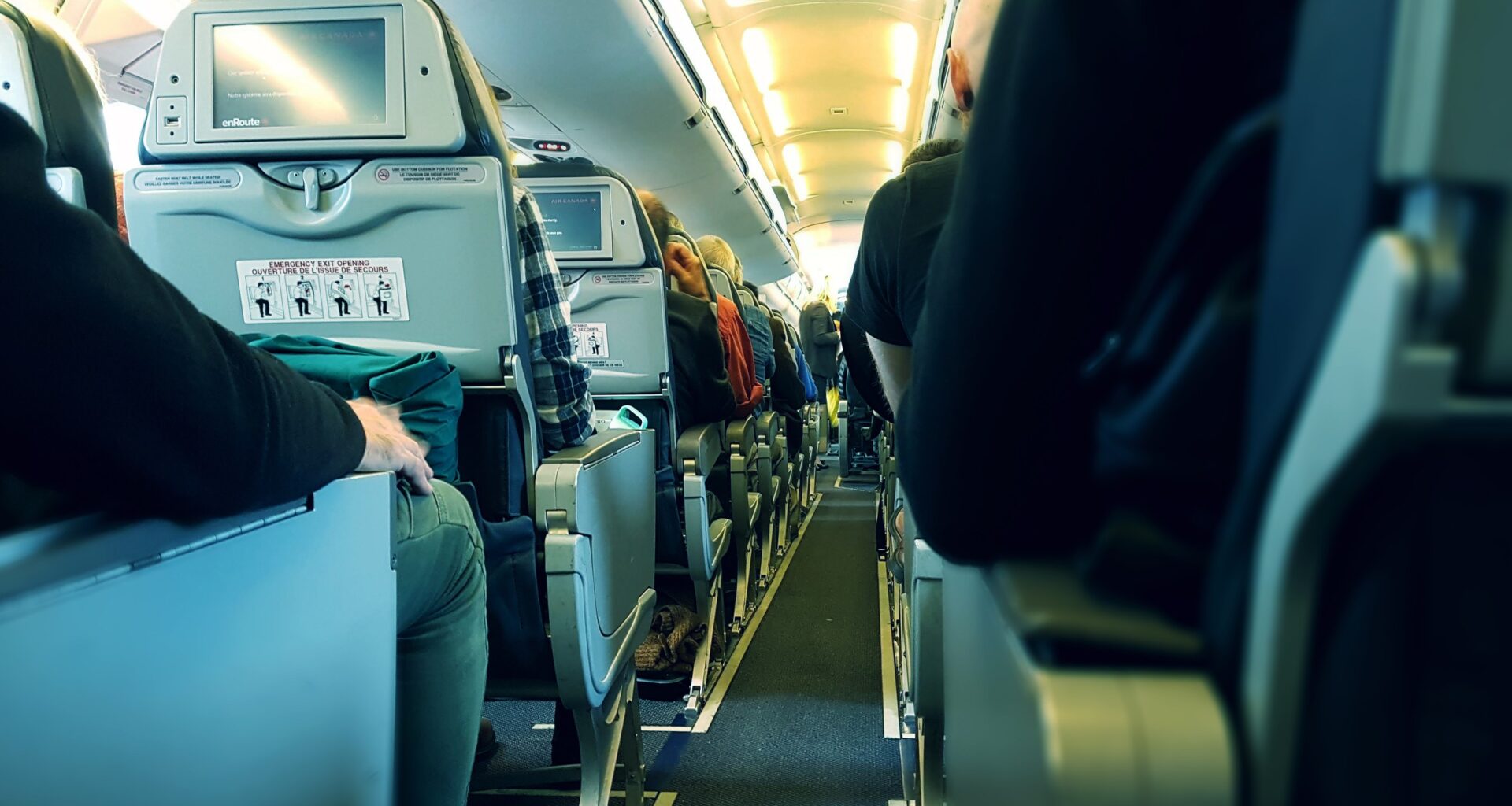 Pracownik obsługi naziemnej lotniska został uwięziony w luku bagażowym (zdjęcie ilustracyjne)