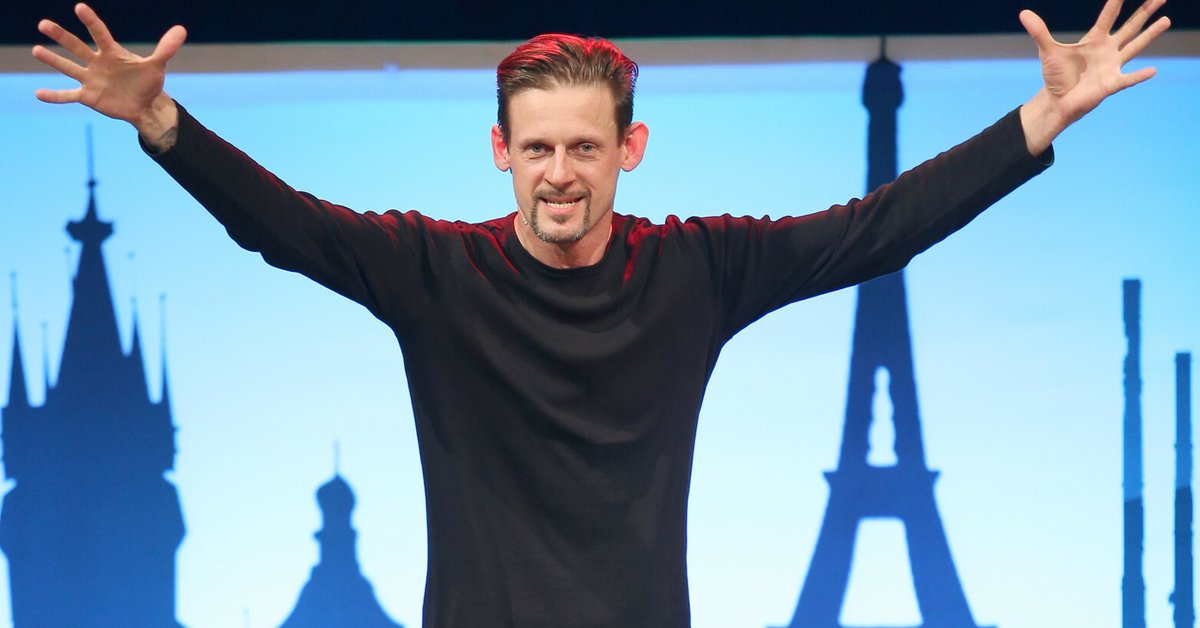 Kabaret Ani Mru-Mru odwołuje występy. W tle choroba Michała Wójcika - Onet