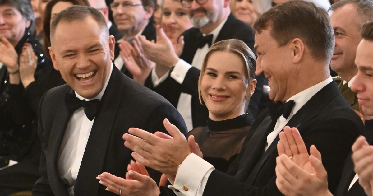 Zadziwiające zdjęcia. Nawrocki i Sikorski w świetnych humorach