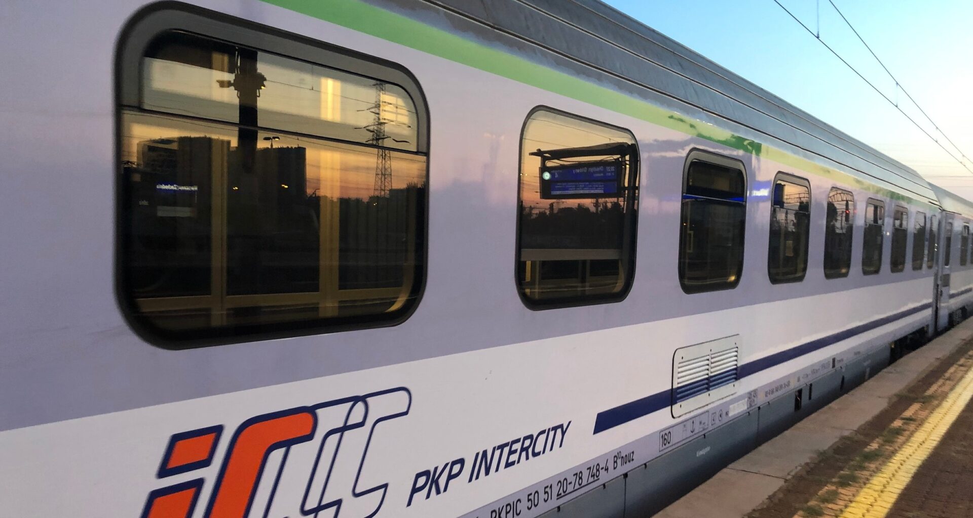 Awaria pociągu w Pruszkowie. "Pasażerowie są przesadzani do innego składu"