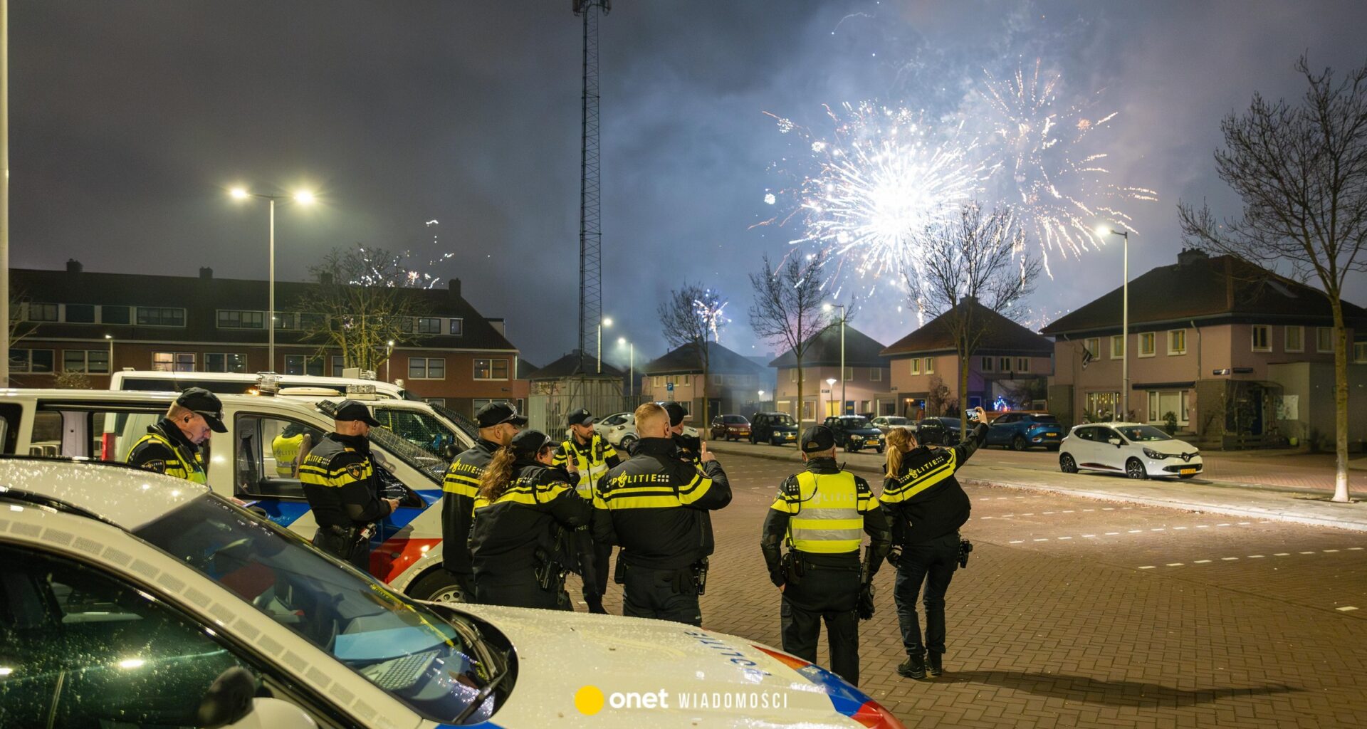 Niespokojna noc w Holandii. Zamieszki, wypadki i ataki na policję