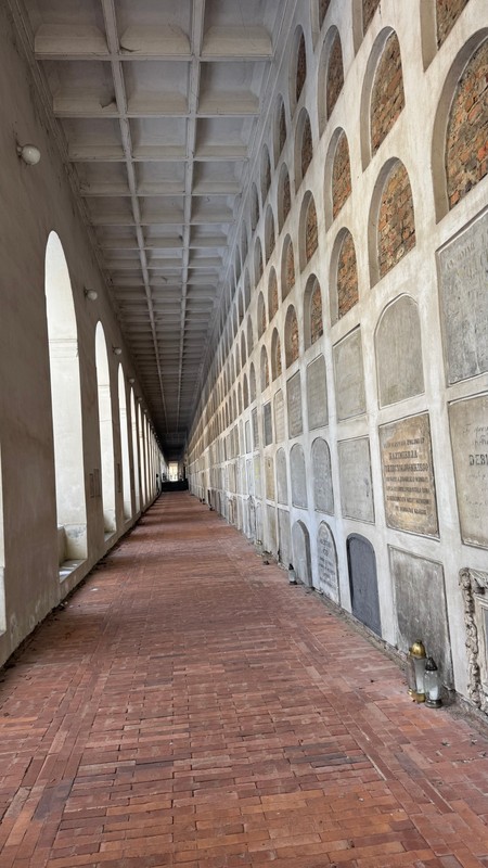 Grób Ireny Jarockiej w katakumbach na Starych Powązkach w Warszawie