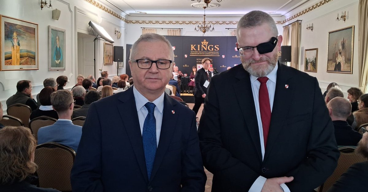 Jeden z paneli podczas kongresu partii Grzegorza Brauna. Na zdjęciu m.in. Jan Pospieszalski